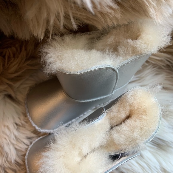 Baby Ugg soft and comfy sheep skin on the inside. - Picture 5 of 6